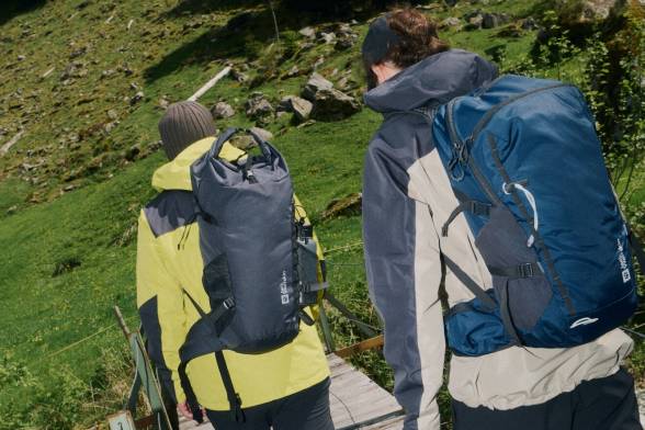 Young woman in sporty, summery hiking clothes with a sporty shoulder bag